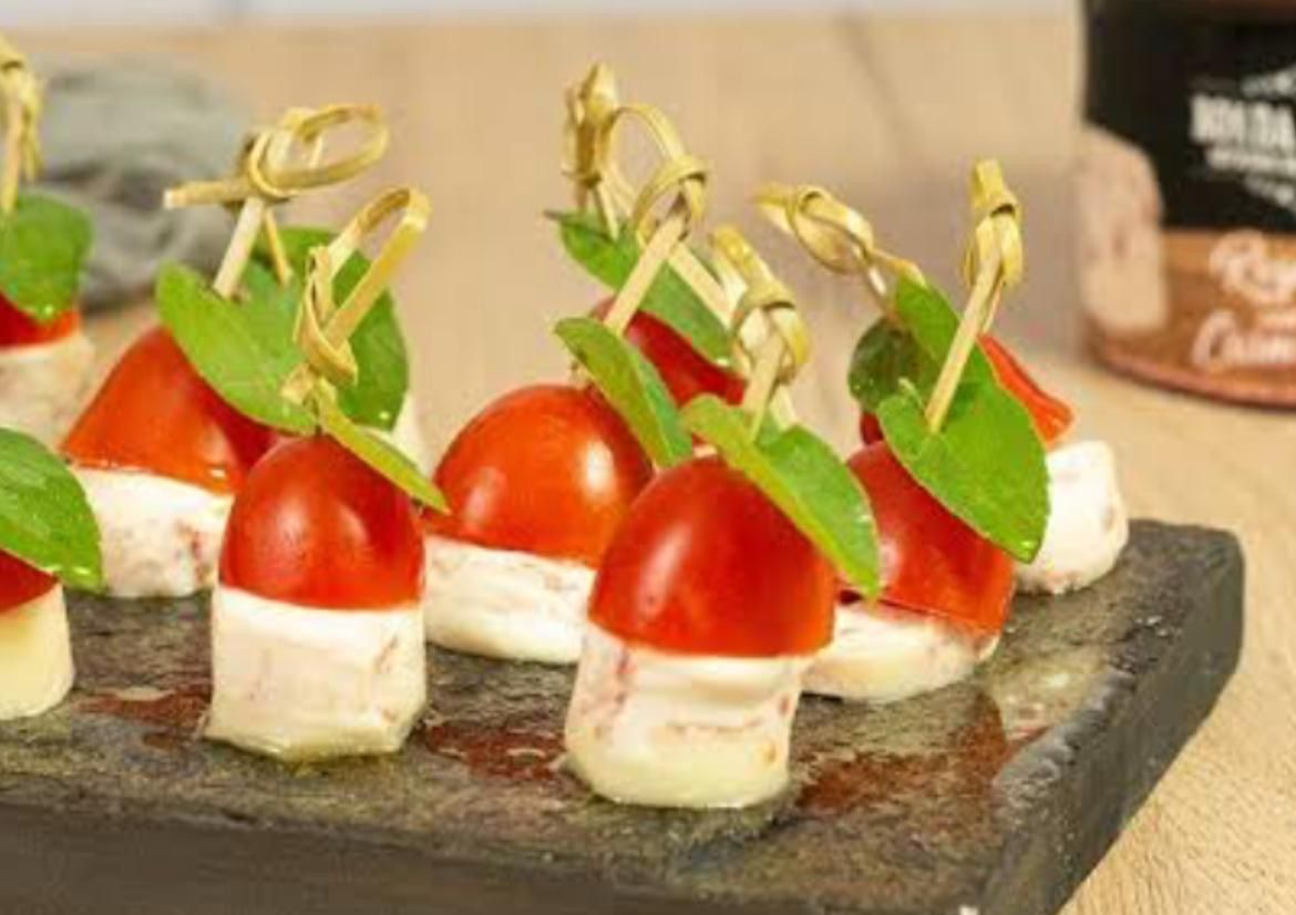 Espetinhos caprese