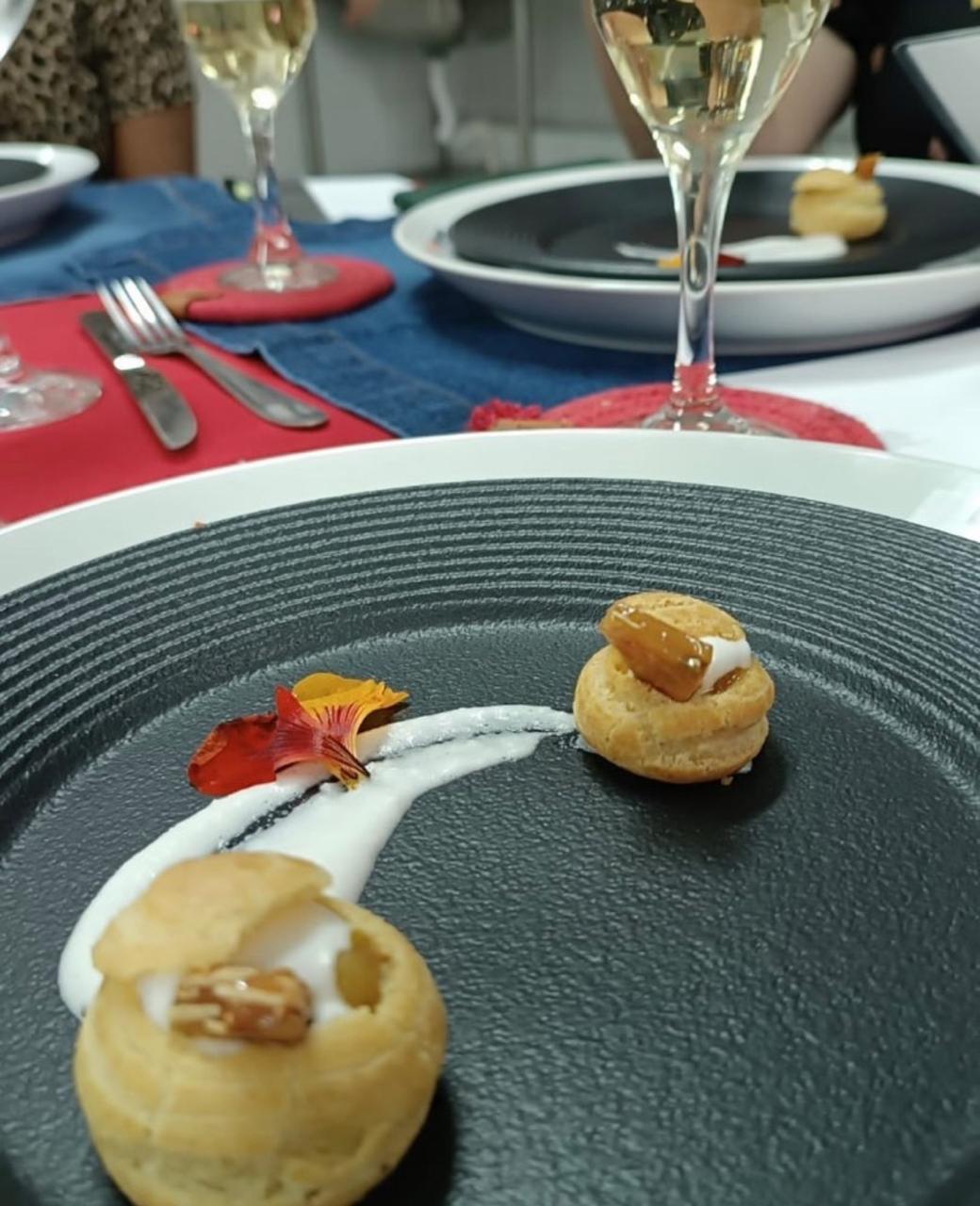 Profiteroles com calda